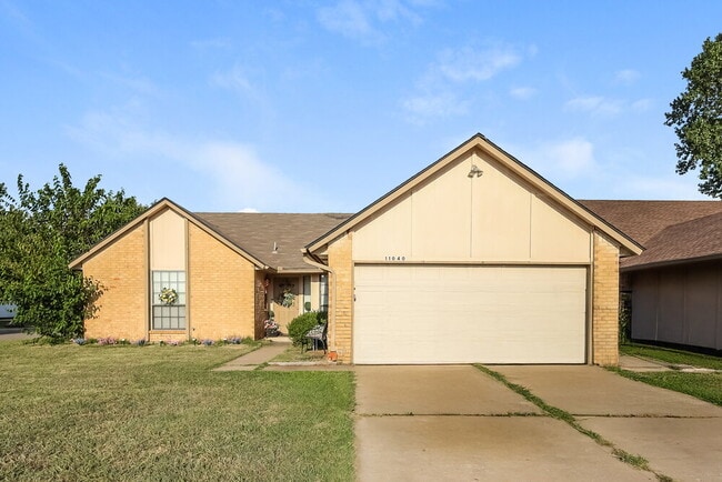 Building Photo - 11040 N Eagle Ln