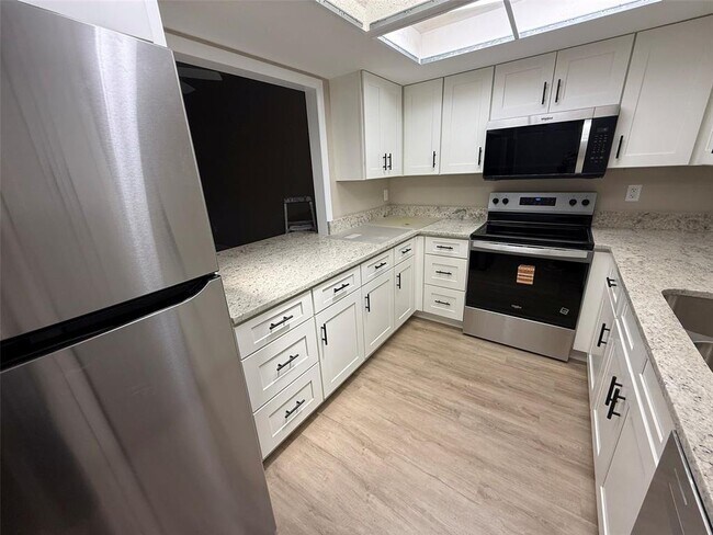 Foto del edificio - 3111 Riverside Dr