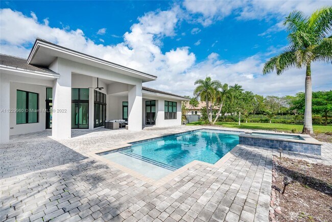 Foto del edificio - 3260 Lake Ridge Ln