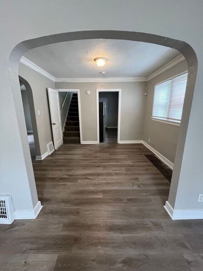 Foto del edificio - 6126 S Benton Ave