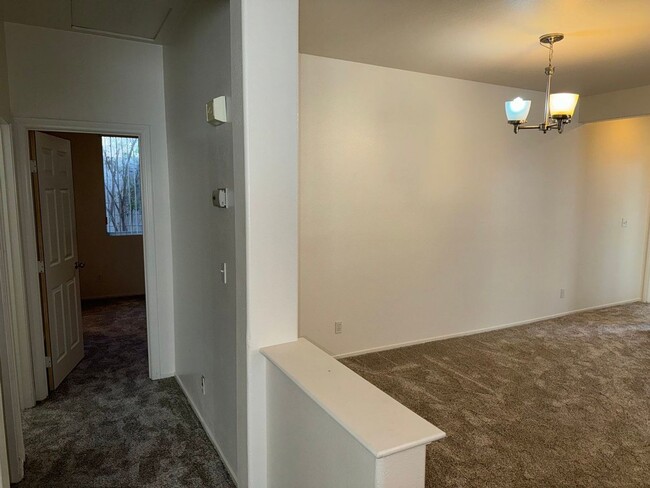 Building Photo - Single Story 3 bedroom with Fresh Paint & ...