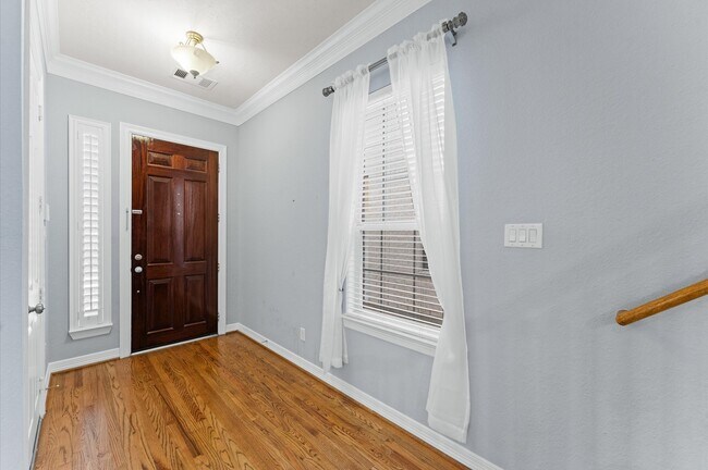 Foto del edificio - 10106 Holly Chase Dr