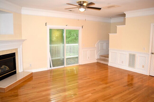 Building Photo - 2233 Oak Hill Village Ln