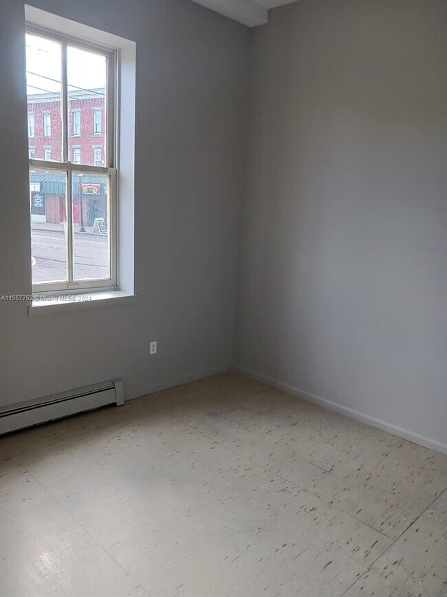 Foto del edificio - 588-612-612 E Main St