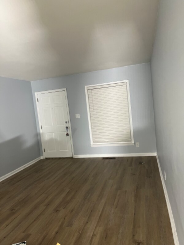 Building Photo - 1811 Lookout Ln