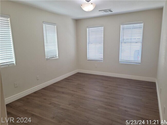 Building Photo - GORGEOUS 2 STORY HOME WITH MULTIPLE UPGRADES