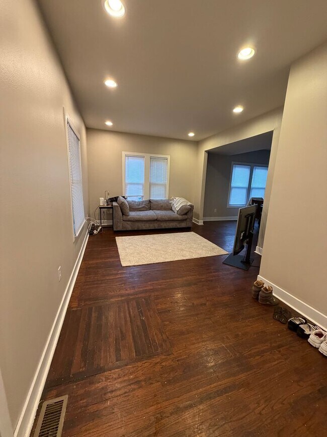 Foto del edificio - 608 E 2nd St