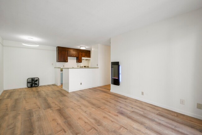 Building Photo - 385 Jayne Ave