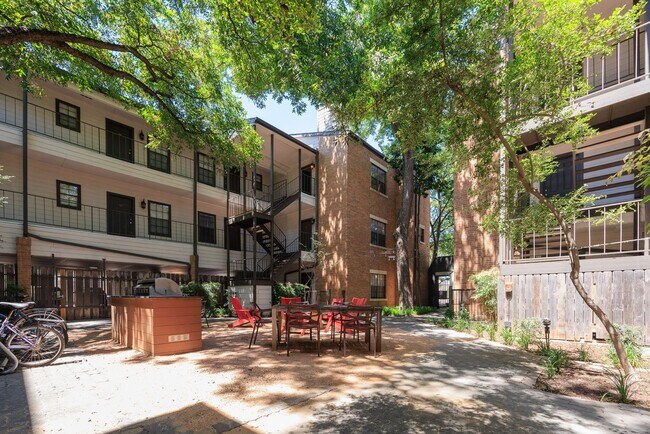 Building Photo - Walk to UT Austin! Gated Condo with 2 Reserved Parking Spaces Near Campus & Downtown