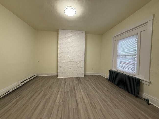 Building Photo - Updated 4BR House now showing!