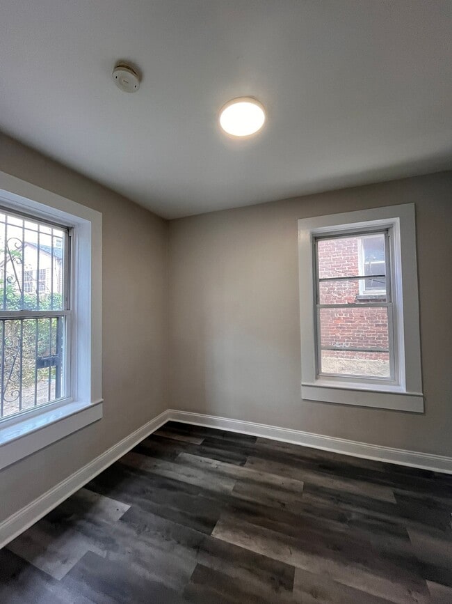 Foto del edificio - 238 Fowler Ave