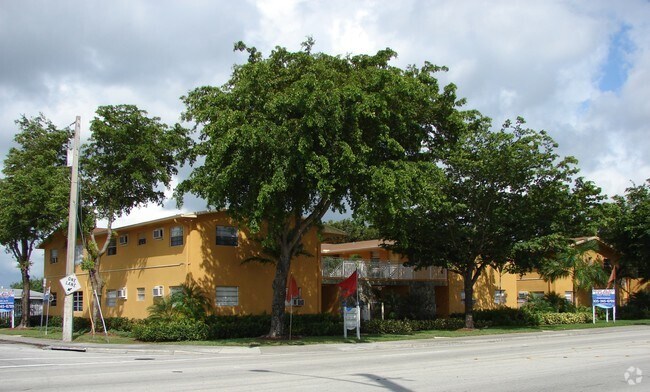 Building Photo - 1551 NE 8th St