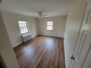 Building Photo - 211 E Orchard Ave