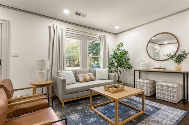 Foto del edificio - 3455 Rainey Ave