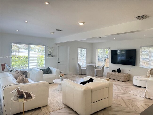 Building Photo - 44 NW 40th St