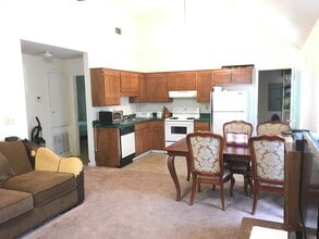 Building Photo - 270 Pine Dr