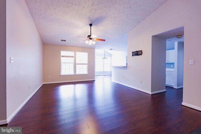 Foto del edificio - 6413 Weatherby Ct