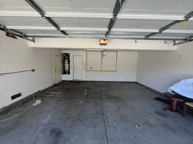 Building Photo - 144 Latente Dr