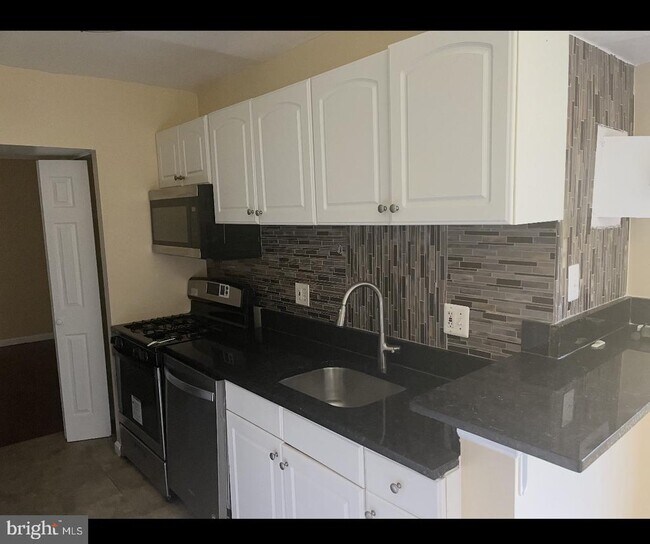 Foto del edificio - 11218 Cherry Hill Rd