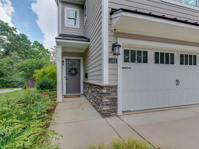 Foto del edificio - Like new and stunning townhome in Selwyn P...