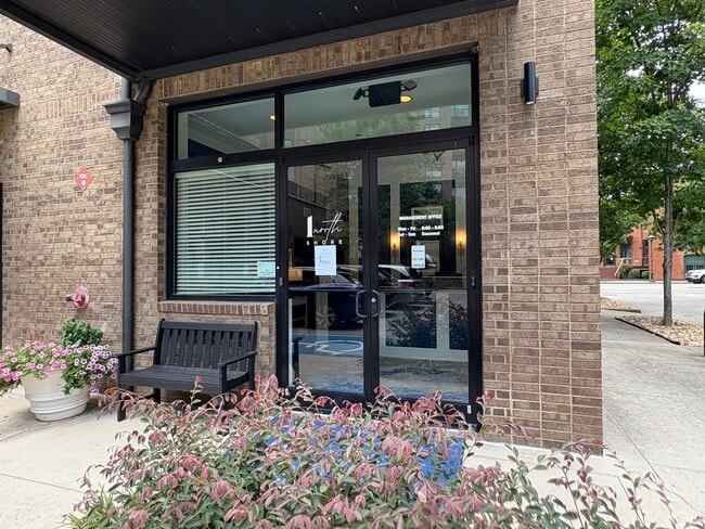 Foto del edificio - 200 Manufacturers Rd