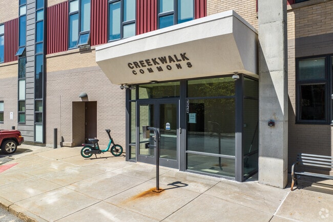 Building Photo - Creekwalk Commons