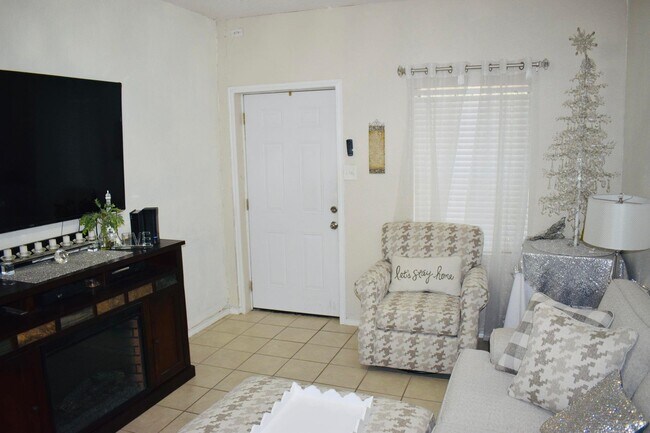 Foto del edificio - 4308 Revolution Rd