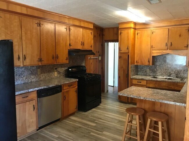 Building Photo - SPACIOUS NORTH BOSSIER HOME