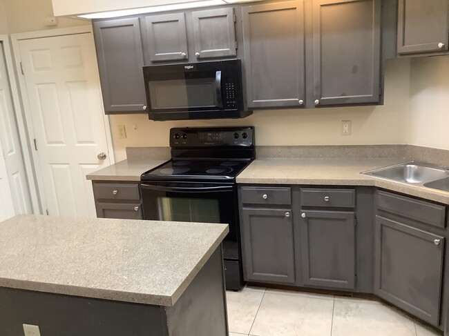 Building Photo - 240 Honeysuckle Way