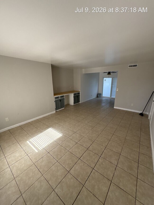 Building Photo - 3021