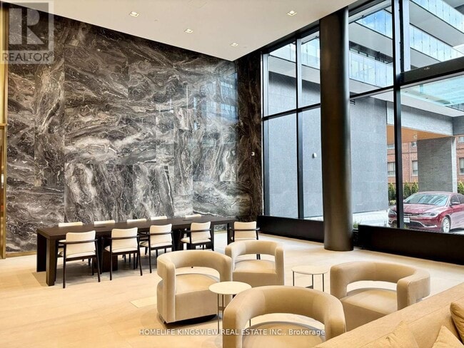 Photo du bâtiment - 127 Broadway Ave