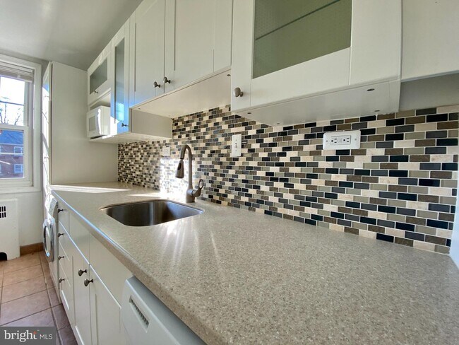 Building Photo - 222 N George Mason Dr