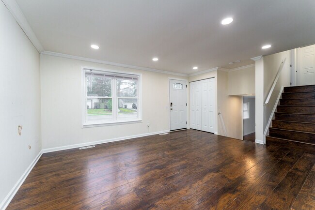 Building Photo - 1112 Bannister Cir
