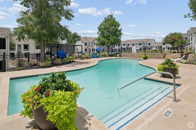 Swimming Pool - Lakeview