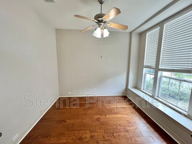 Building Photo - 11608 Spicewood Pkwy