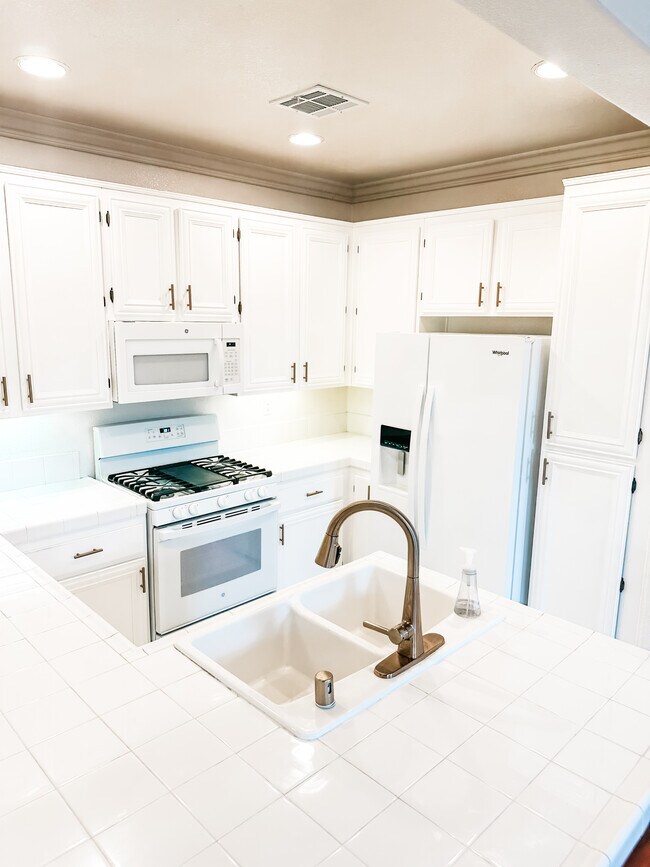 Foto del edificio - 2744 Crown Ridge Rd