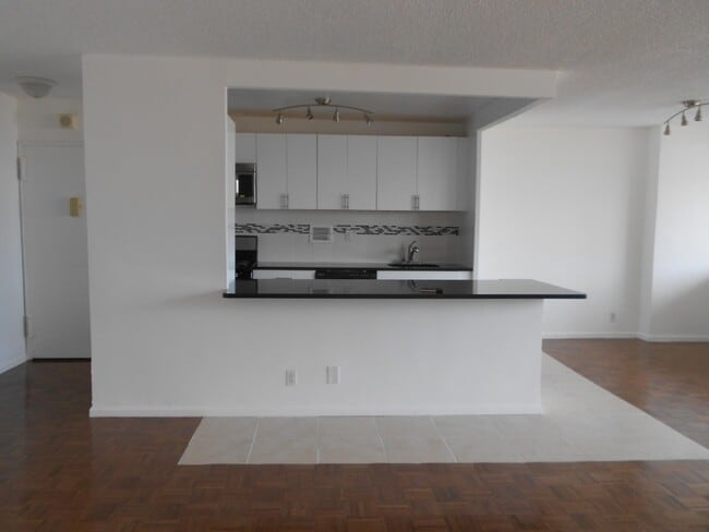Foto del edificio - 280 Marin Blvd