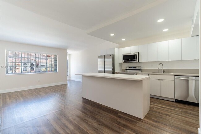 Foto del edificio - 6806 NW 166th Terrace