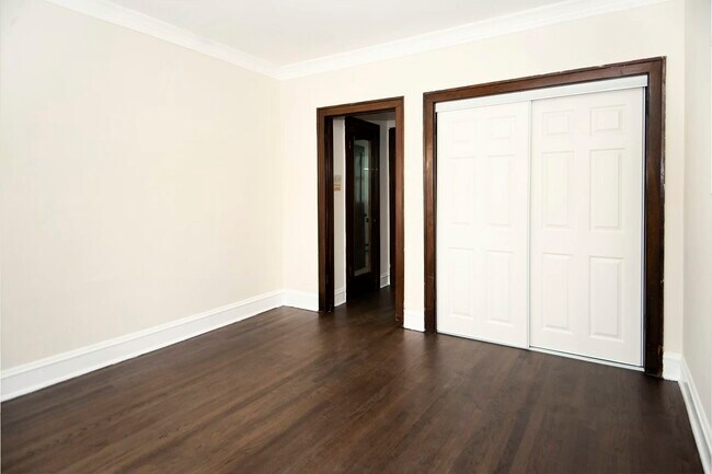 Foto del edificio - 3819.5 N Greenview Ave