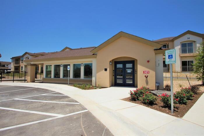 Foto principal - 1202 W Whitestone Blvd