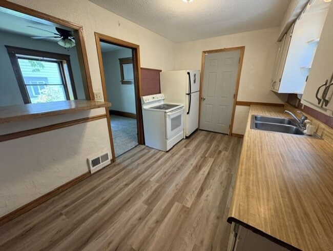 Building Photo - Comfortable 3-Bedroom Akron Home with Appliances Included