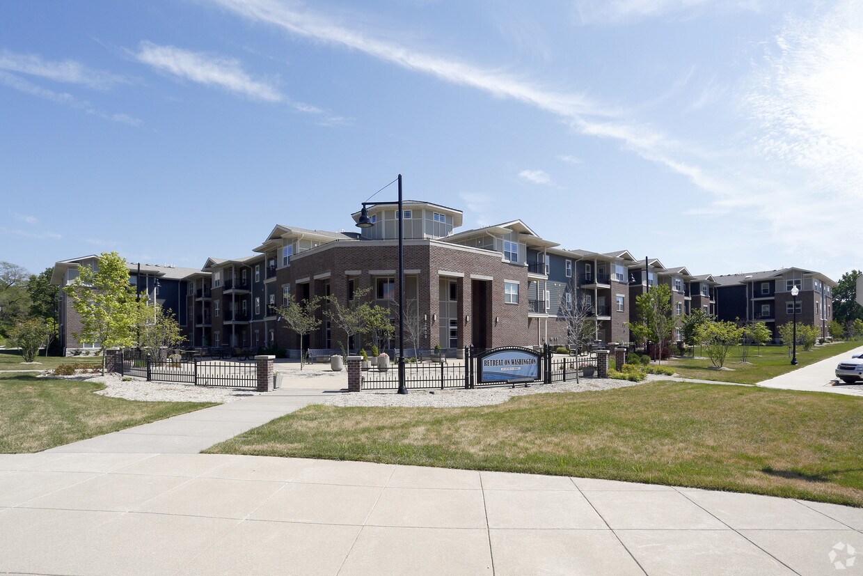 The Retreat On Washington Apartments Indianapolis, IN