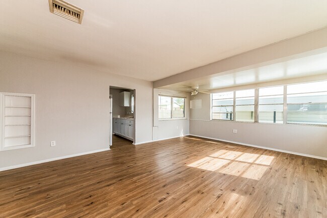 Foto del edificio - 8522 Dorothy Ave