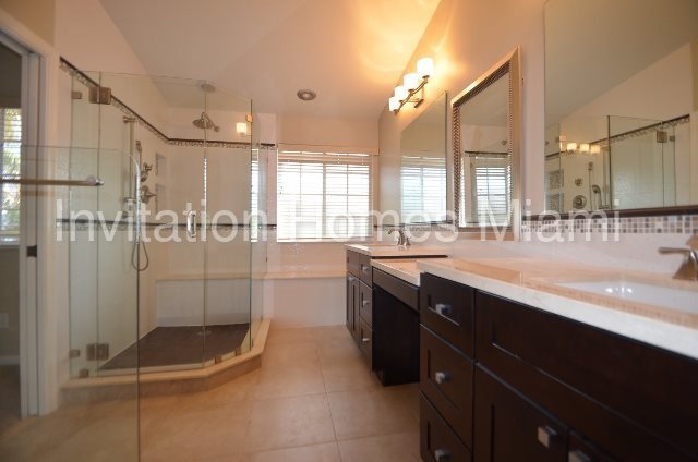 Foto del edificio - 2920 Port Royale Ln S