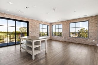 Building Photo - 4315 S Congress Ave