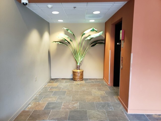 Foto del edificio - Condo  in Roosevelt