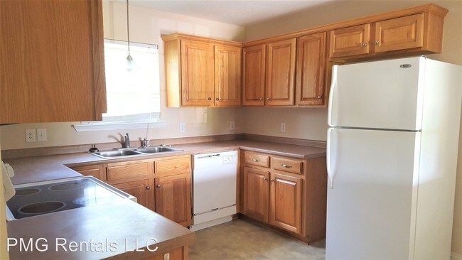 Building Photo - 2402 Walden Way