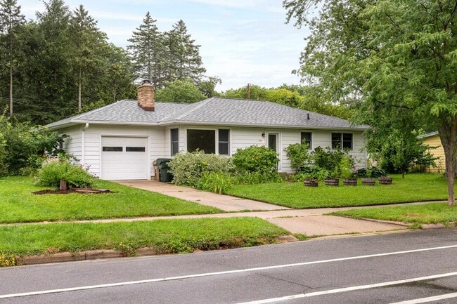 Building Photo - 202 S Segoe Rd