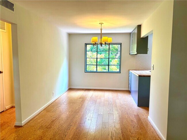 Foto del edificio - 1380 Chalmette Dr NE
