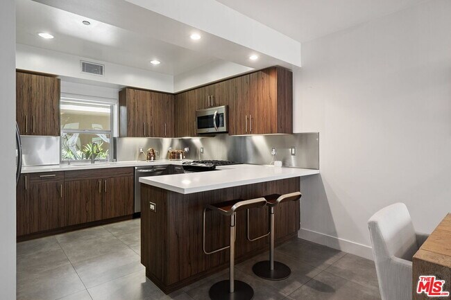 Foto del edificio - 11023 Fruitland Dr